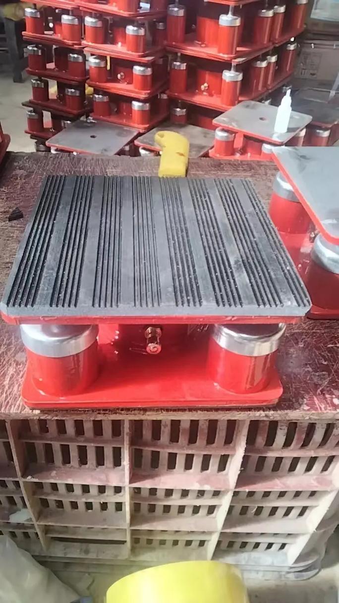 空气弹簧减振器,风机水泵空调机组裁断机,柔性密闭容器中加压缓